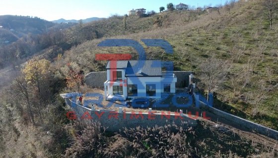 TRABZON ARSİNDE 5 DÖNÜM ARSA ÜZERİNDE SATILIK MÜSTAKİL VİLLA