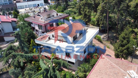 YILDIZLI DENİZ KENARINDA 7+1 SATILIK VİLLA